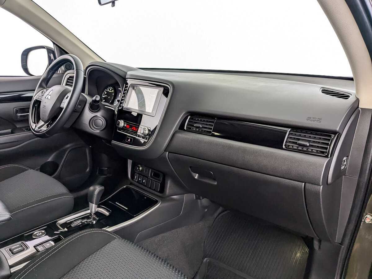 Mitsubishi Outlander с пробегом — 2021 год. Фото: #8
