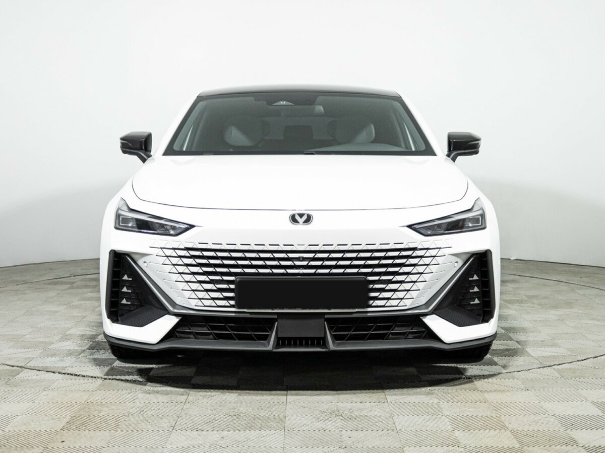 Changan UNI-V с пробегом — 2023 год. Фото: #1