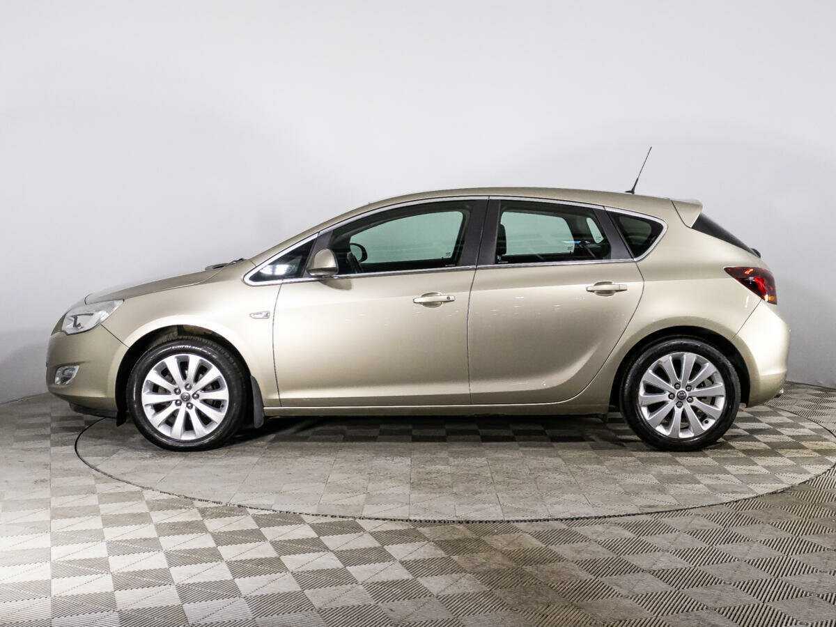 Opel Astra с пробегом — 2012 год. Фото: #7