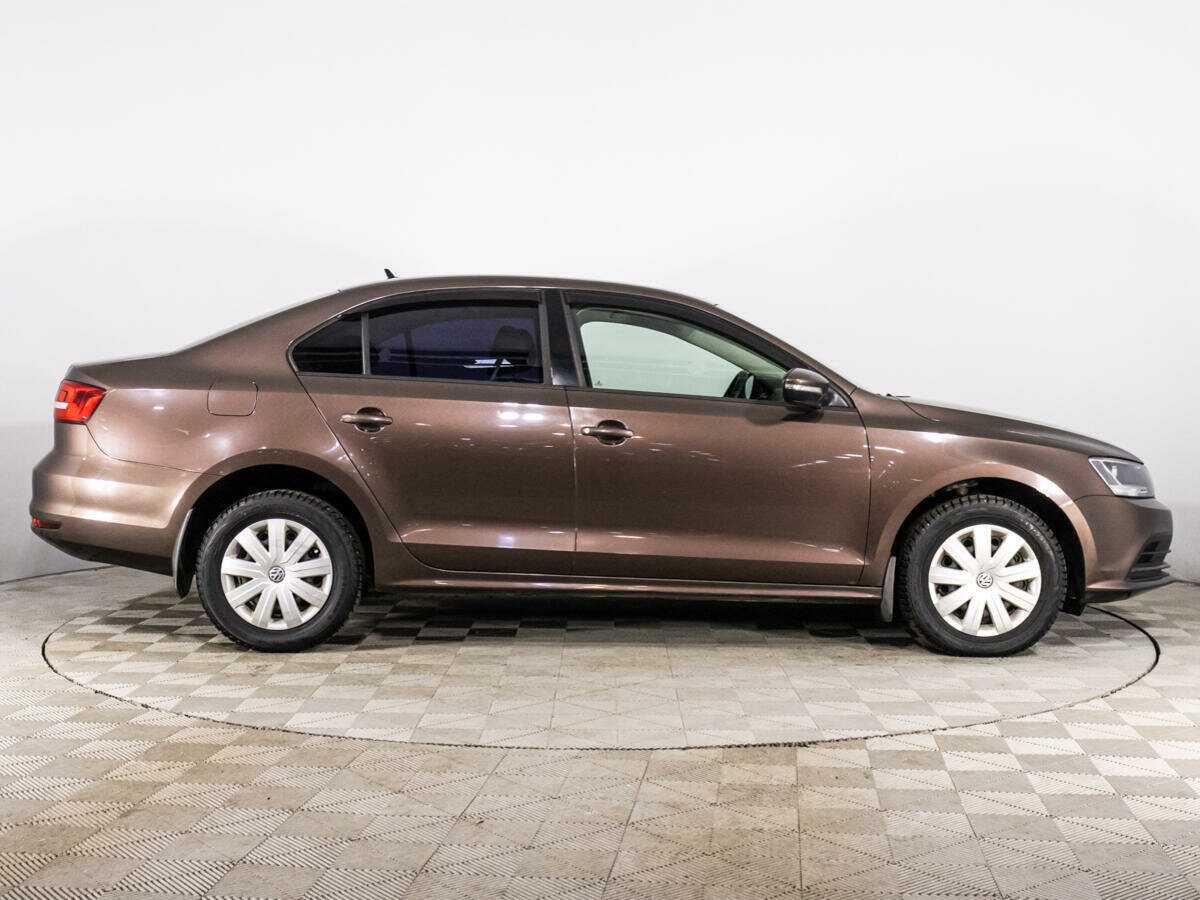 Volkswagen Jetta с пробегом — 2015 год. Фото: #3