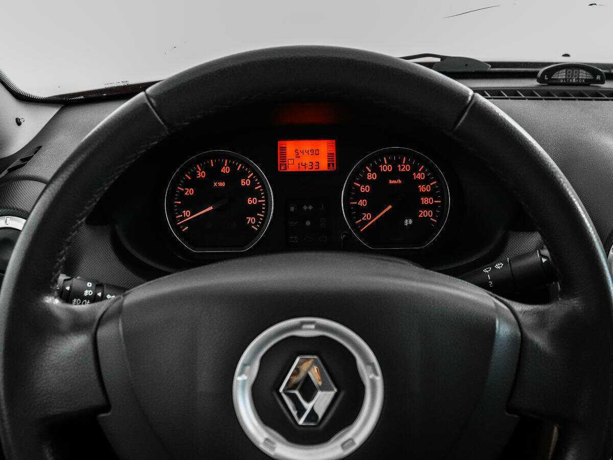 Renault Sandero с пробегом — 2014 год. Фото: #13