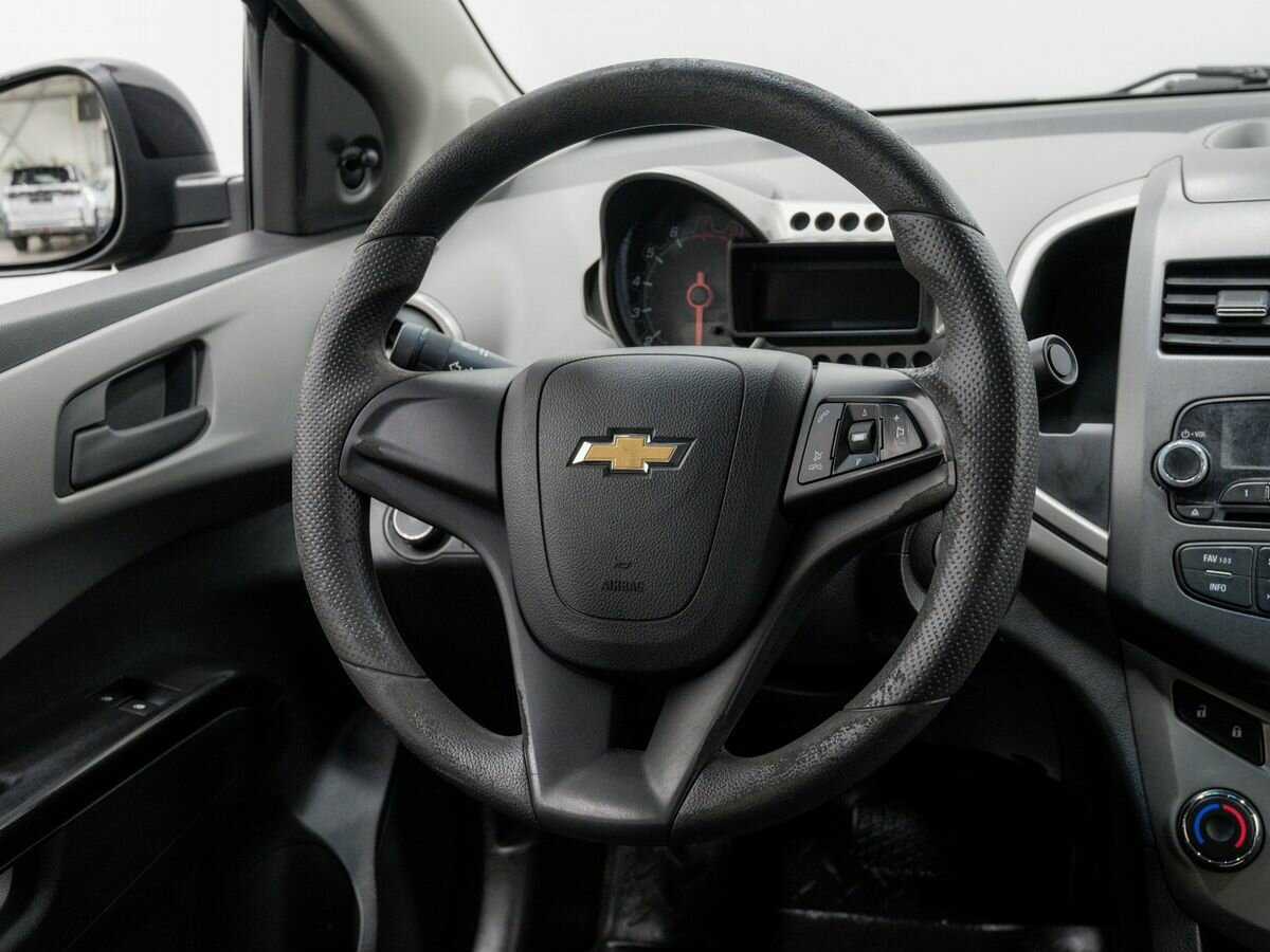 Chevrolet Aveo с пробегом — 2012 год. Фото: #7