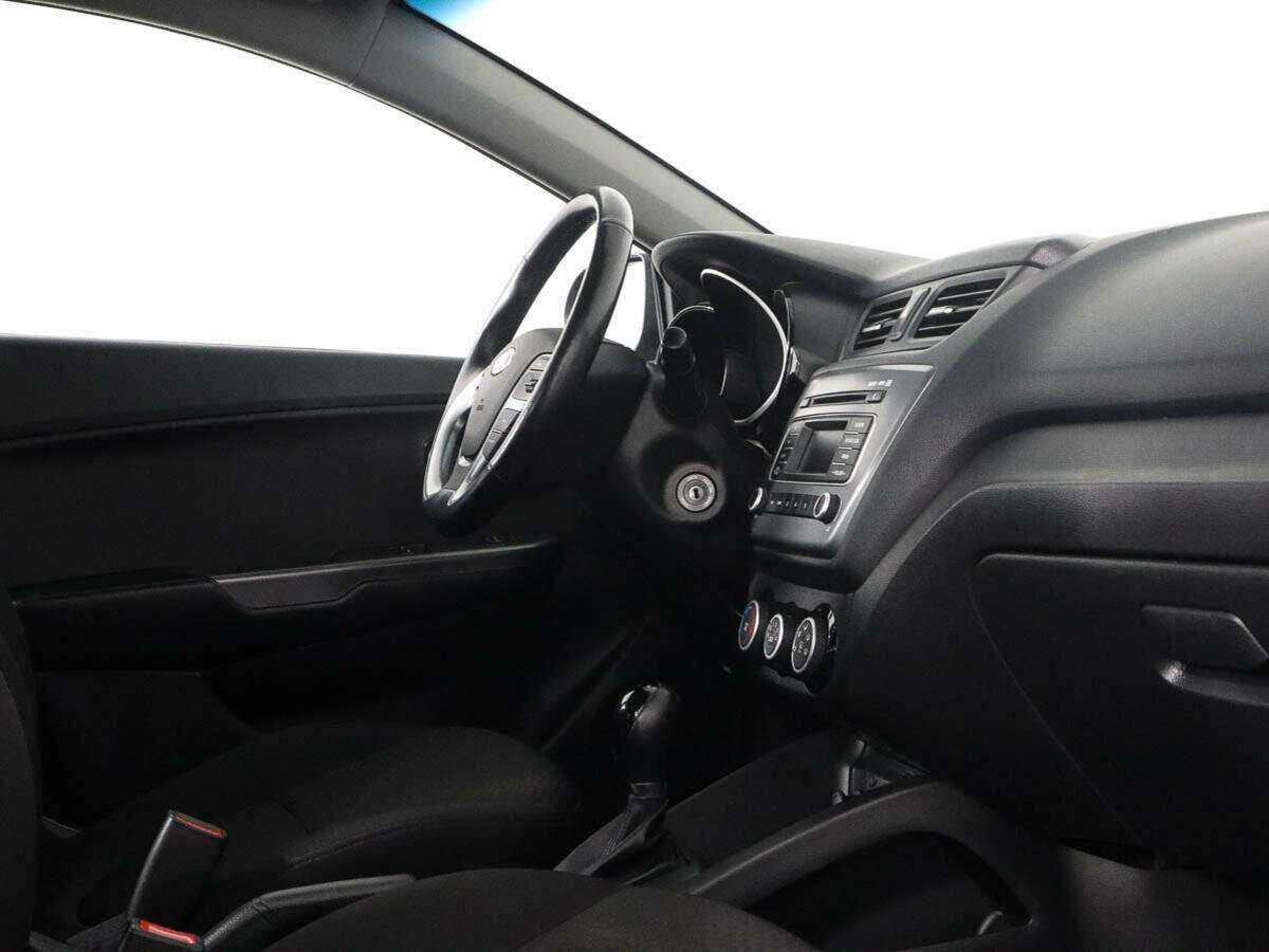 Kia Rio с пробегом — 2015 год. Фото: #6