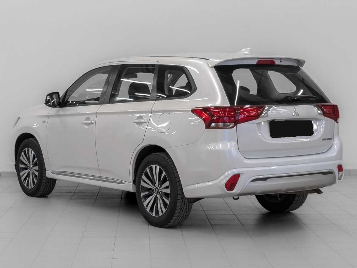 Mitsubishi Outlander с пробегом — 2022 год. Фото: #6