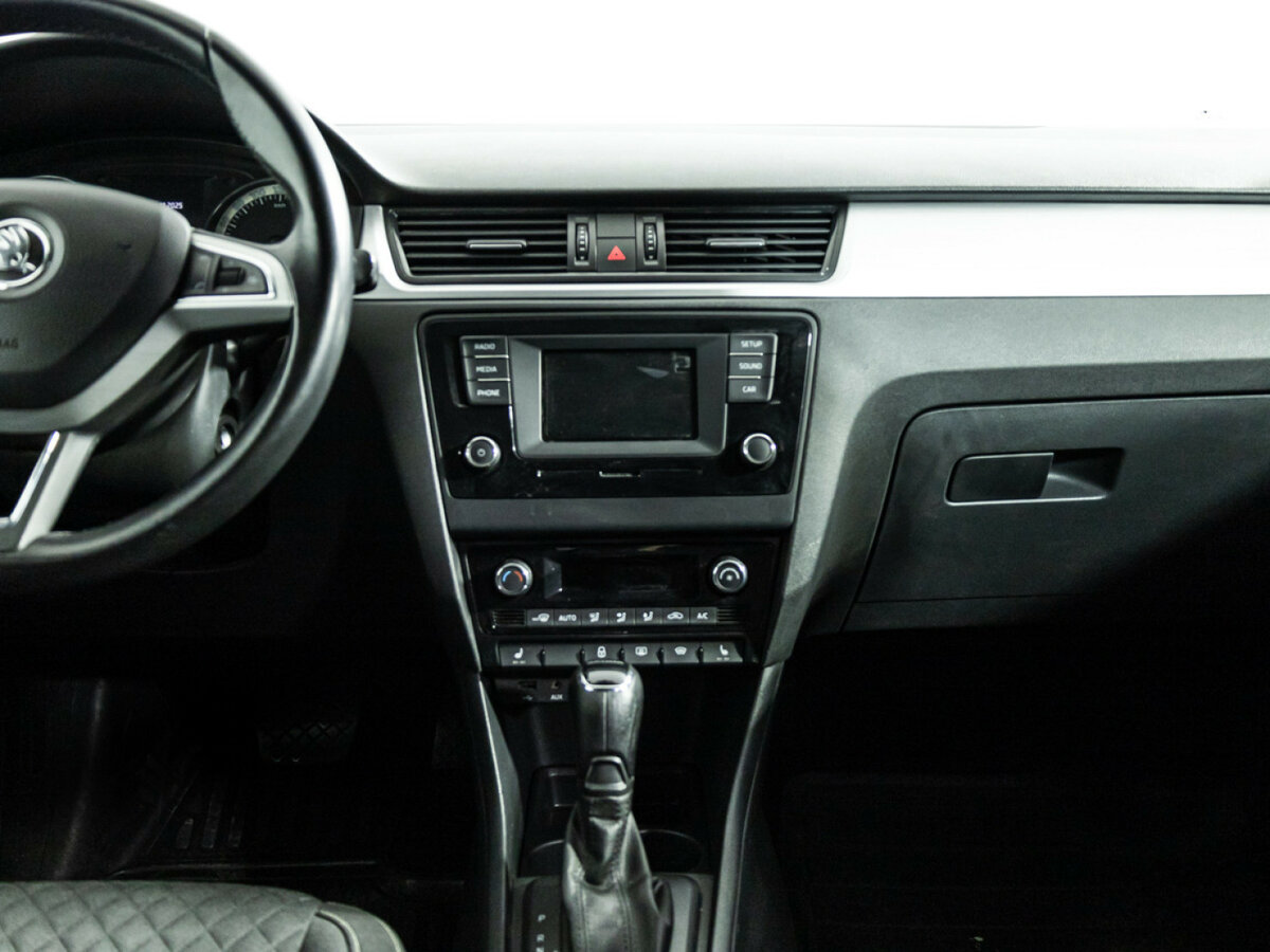 Skoda Rapid с пробегом — 2016 год. Фото: #13