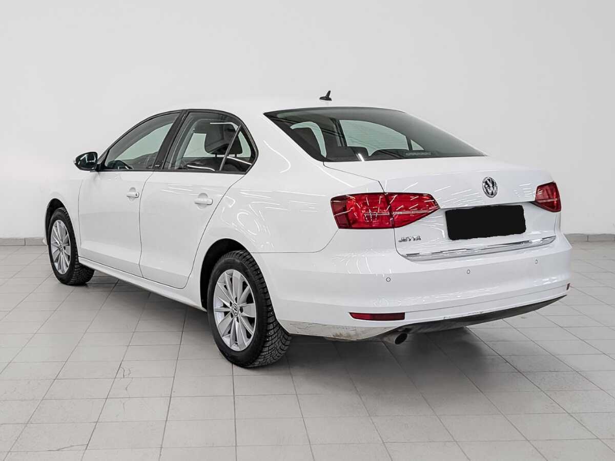 Volkswagen Jetta с пробегом — 2016 год. Фото: #6