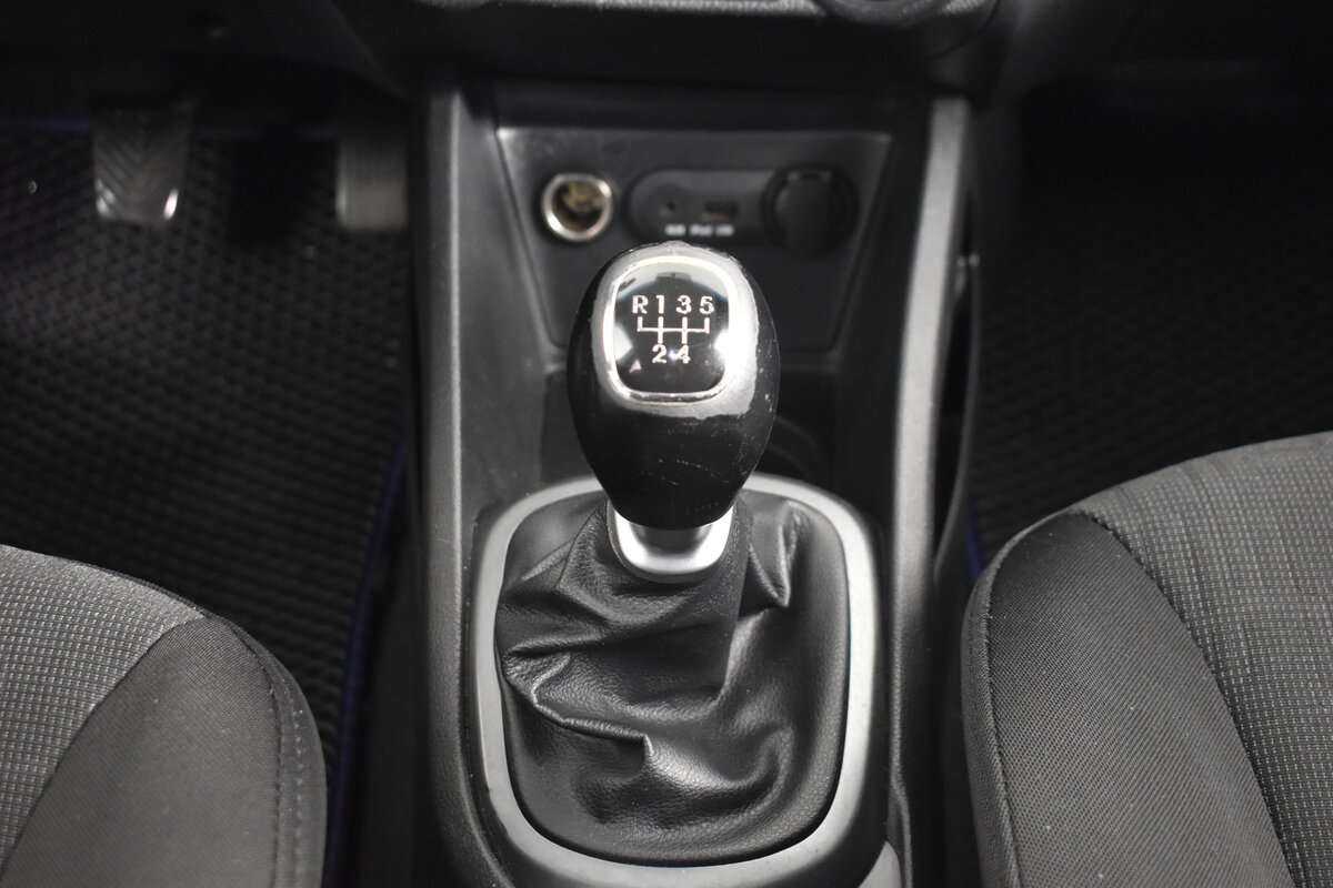 Kia Rio с пробегом — 2013 год. Фото: #11