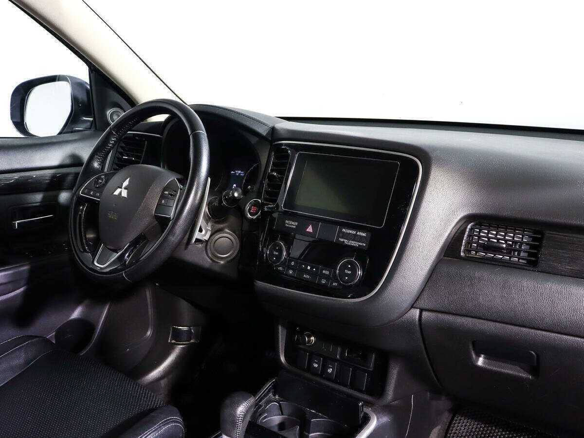 Mitsubishi Outlander с пробегом — 2017 год. Фото: #6