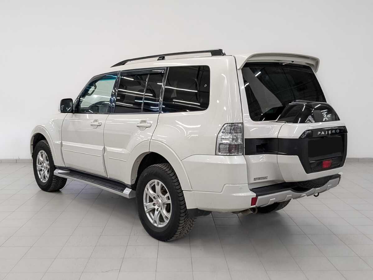 Mitsubishi Pajero с пробегом — 2015 год. Фото: #6