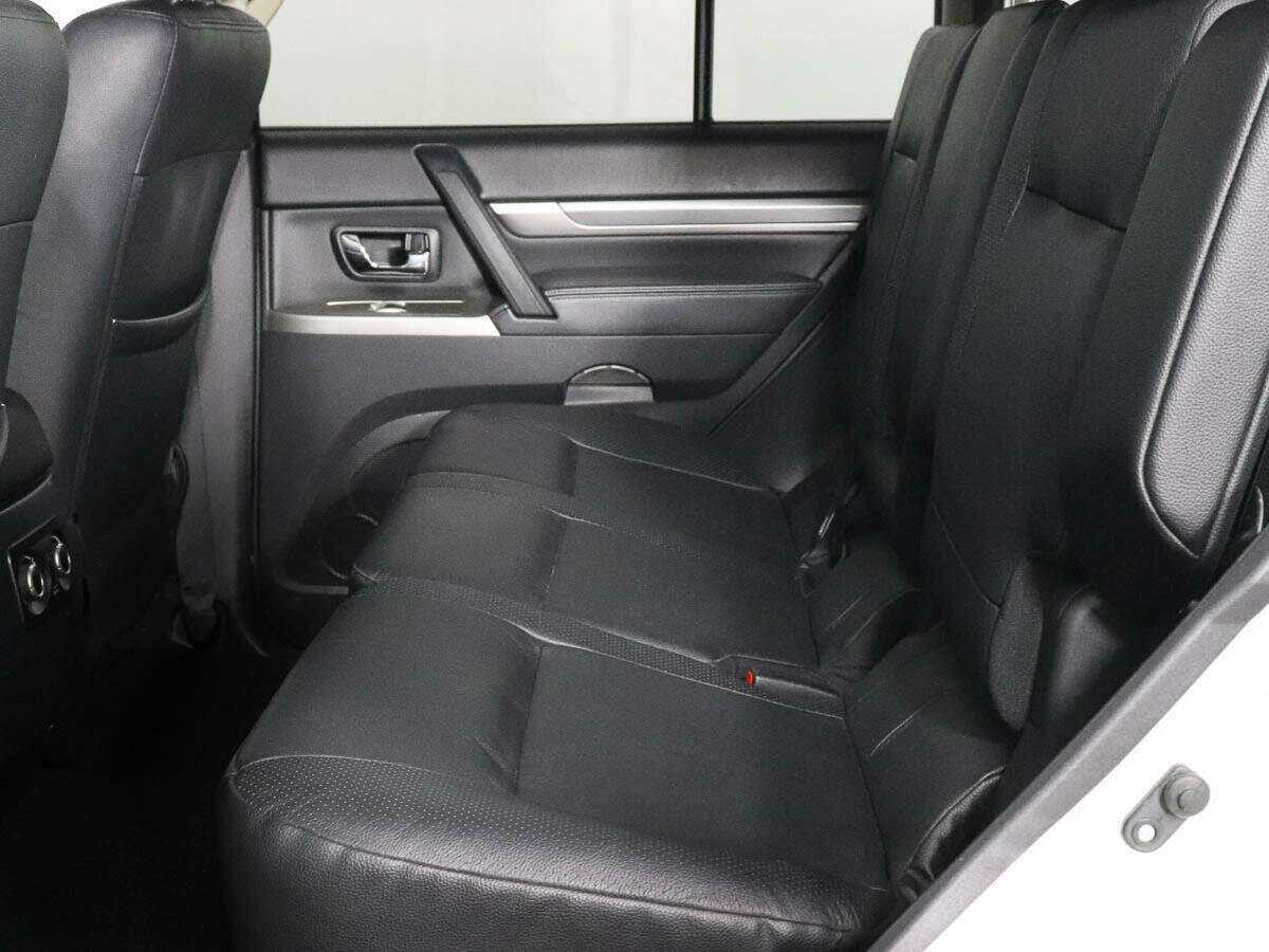 Mitsubishi Pajero с пробегом — 2014 год. Фото: #7