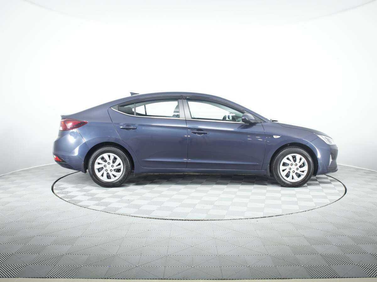 Hyundai Elantra с пробегом — 2020 год. Фото: #3