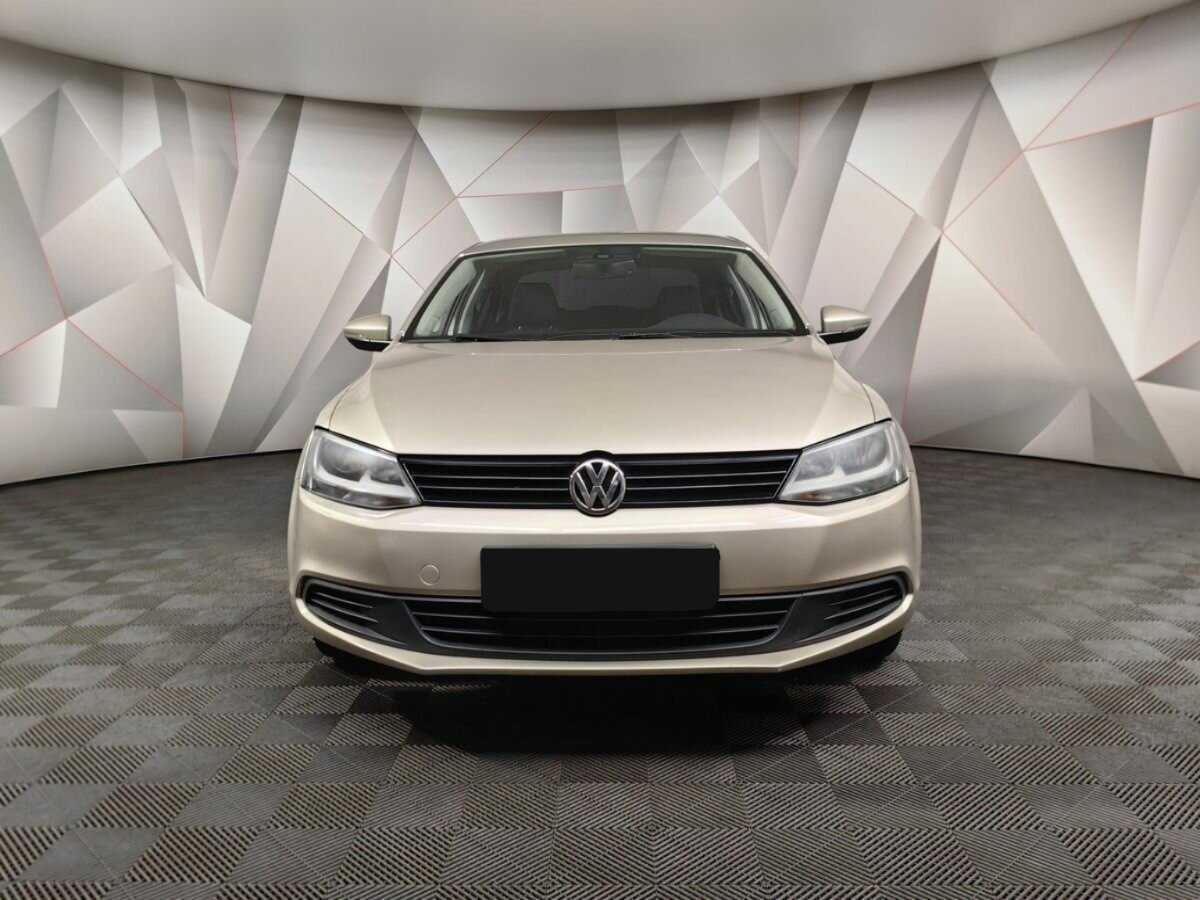 Volkswagen Jetta с пробегом — 2012 год. Фото: #6