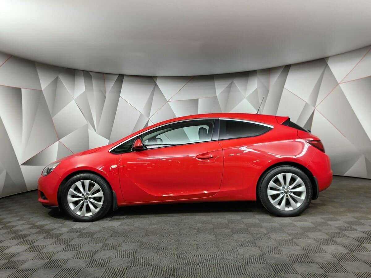 Opel Astra с пробегом — 2012 год. Фото: #4