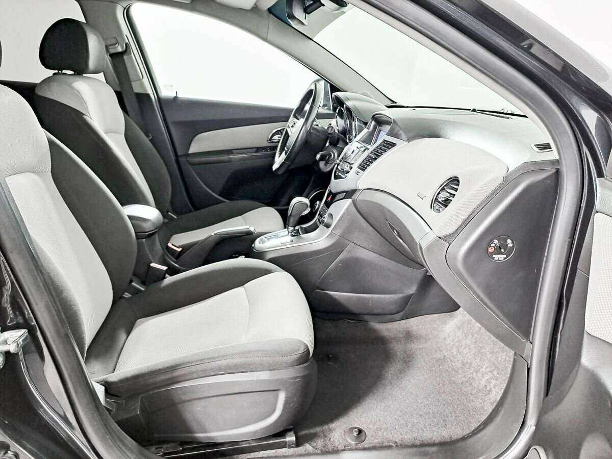 Chevrolet Cruze с пробегом — 2012 год. Фото: #8