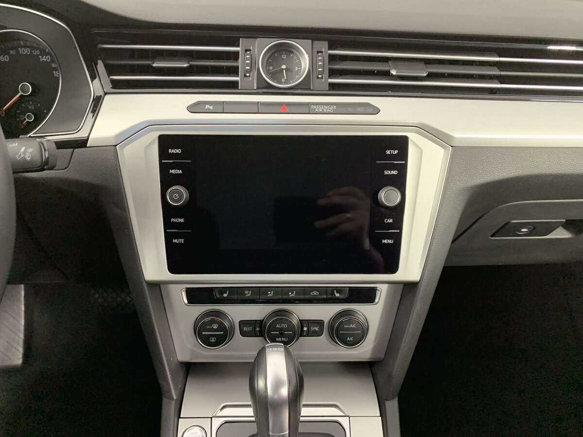 Volkswagen Passat с пробегом — 2019 год. Фото: #11