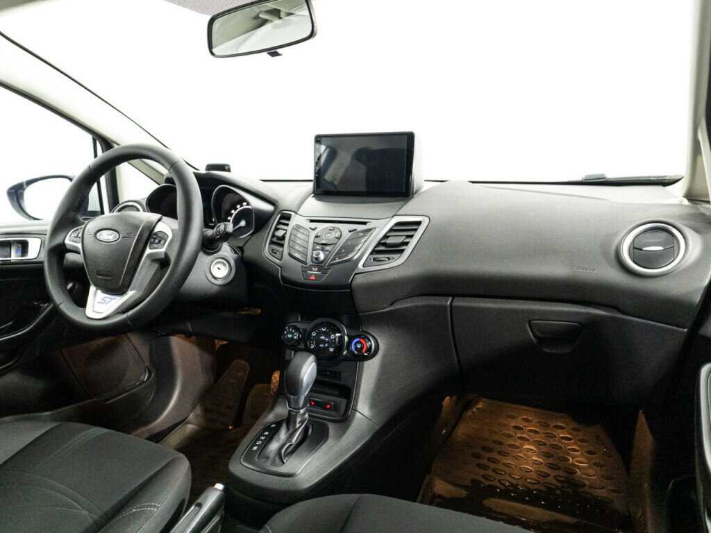 Ford Fiesta с пробегом — 2015 год. Фото: #8