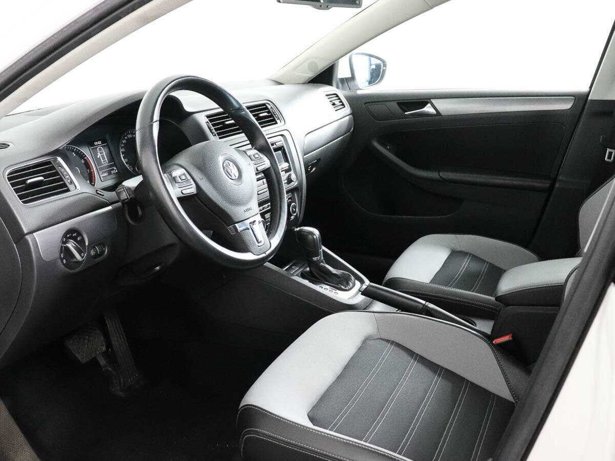 Volkswagen Jetta с пробегом — 2012 год. Фото: #9
