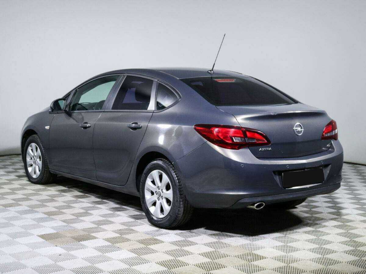 Opel Astra с пробегом — 2014 год. Фото: #5