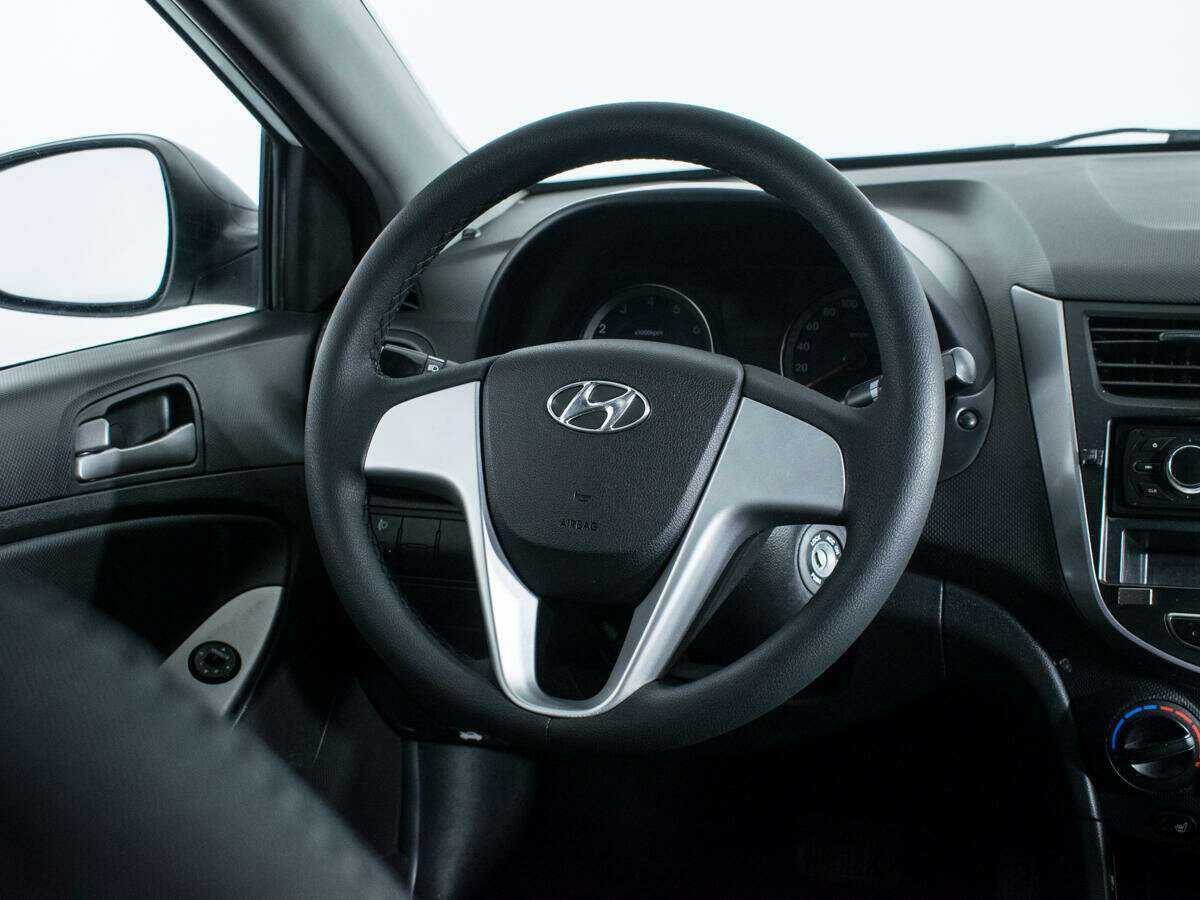 Hyundai Solaris с пробегом — 2015 год. Фото: #13