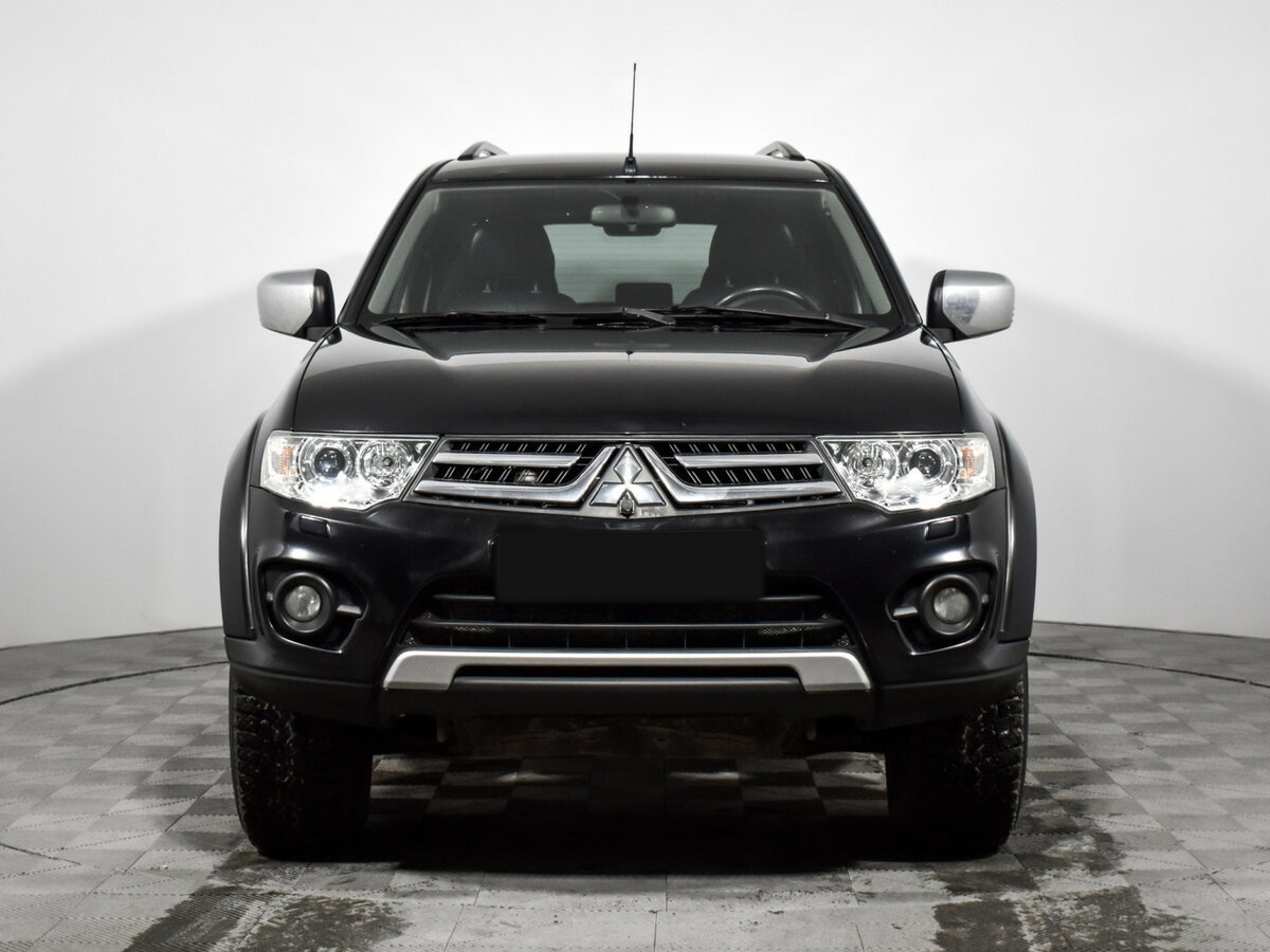 Mitsubishi Pajero Sport с пробегом — 2013 год. Фото: #1