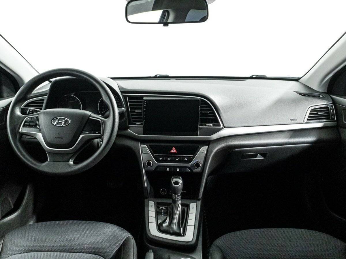 Hyundai Elantra с пробегом — 2016 год. Фото: #12