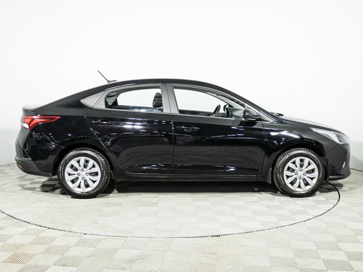 Hyundai Solaris с пробегом — 2022 год. Фото: #3