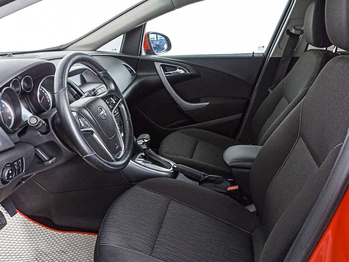Opel Astra с пробегом — 2012 год. Фото: #12
