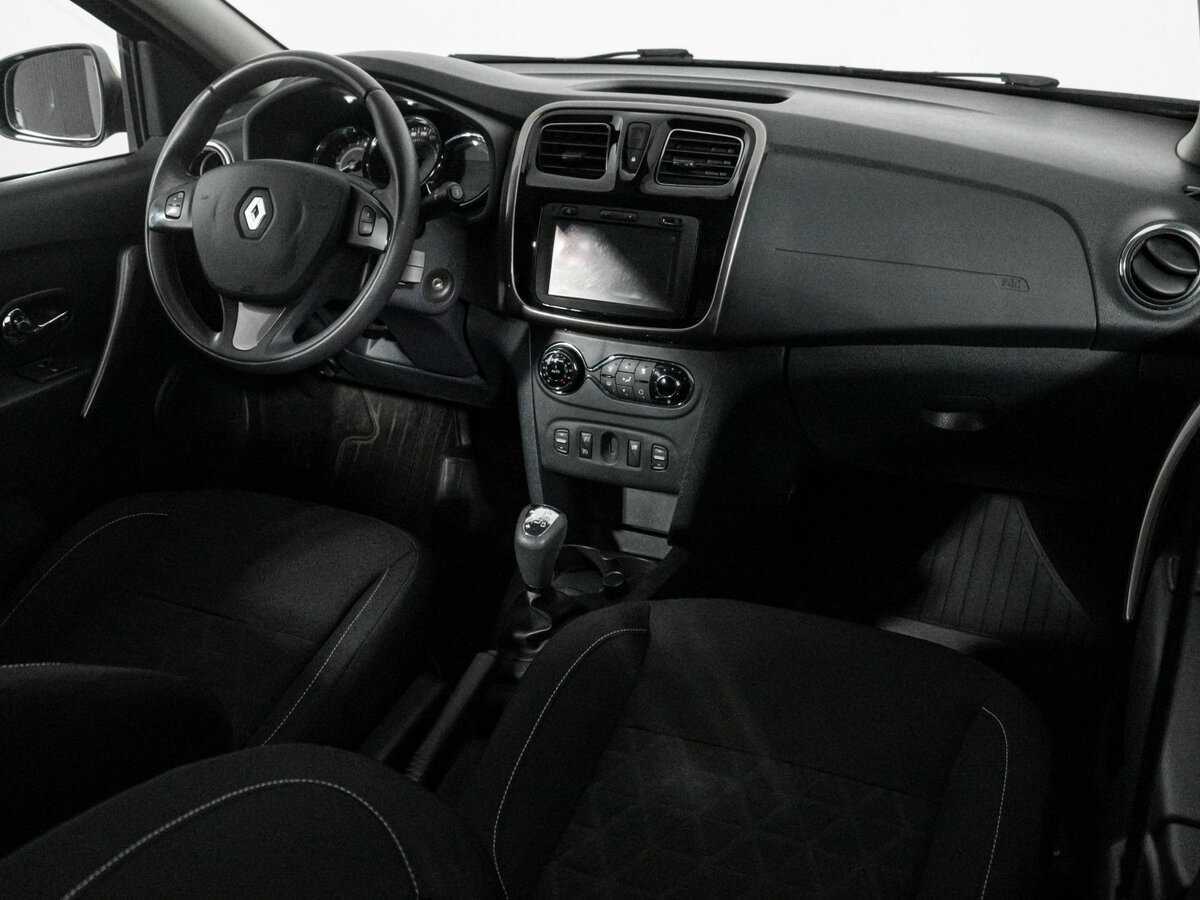 Renault Sandero с пробегом — 2015 год. Фото: #11
