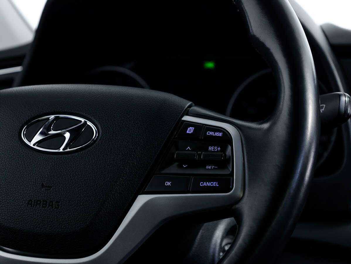 Hyundai Elantra с пробегом — 2018 год. Фото: #18