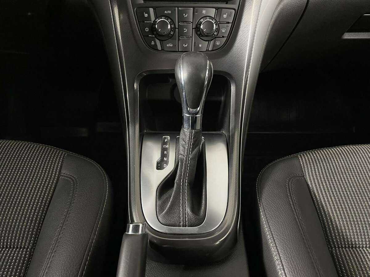 Opel Astra с пробегом — 2012 год. Фото: #12