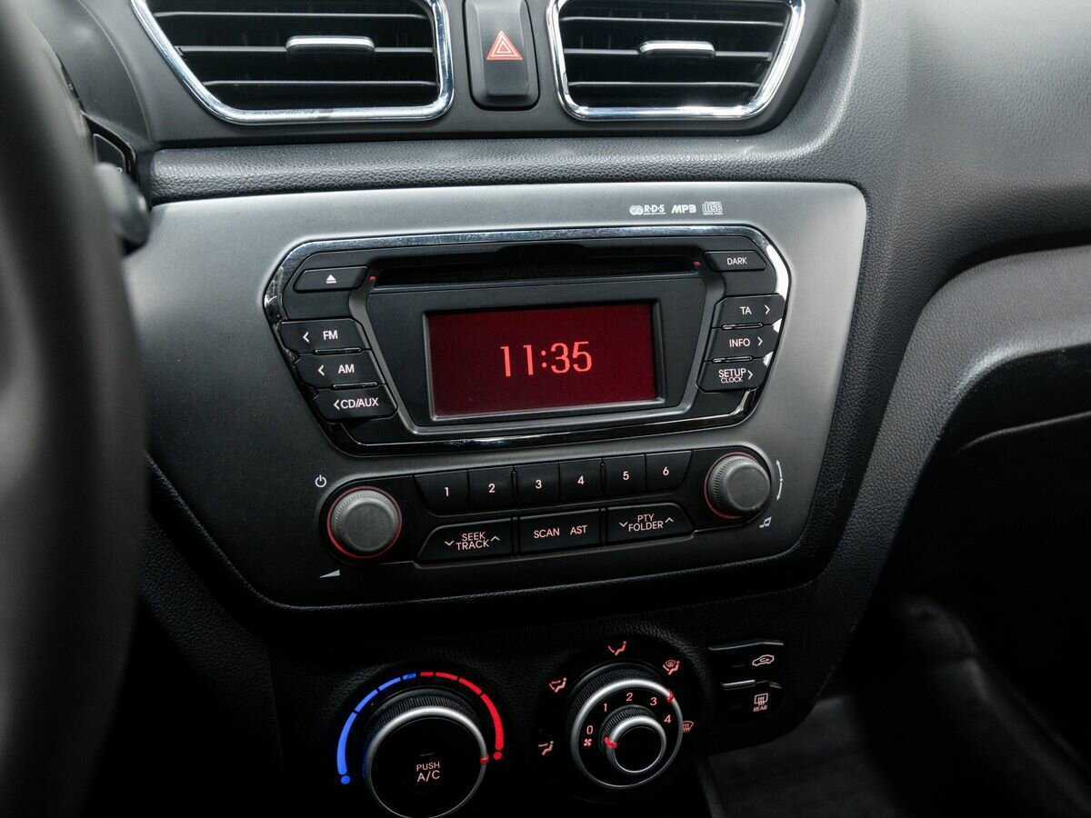 Kia Rio с пробегом — 2013 год. Фото: #16