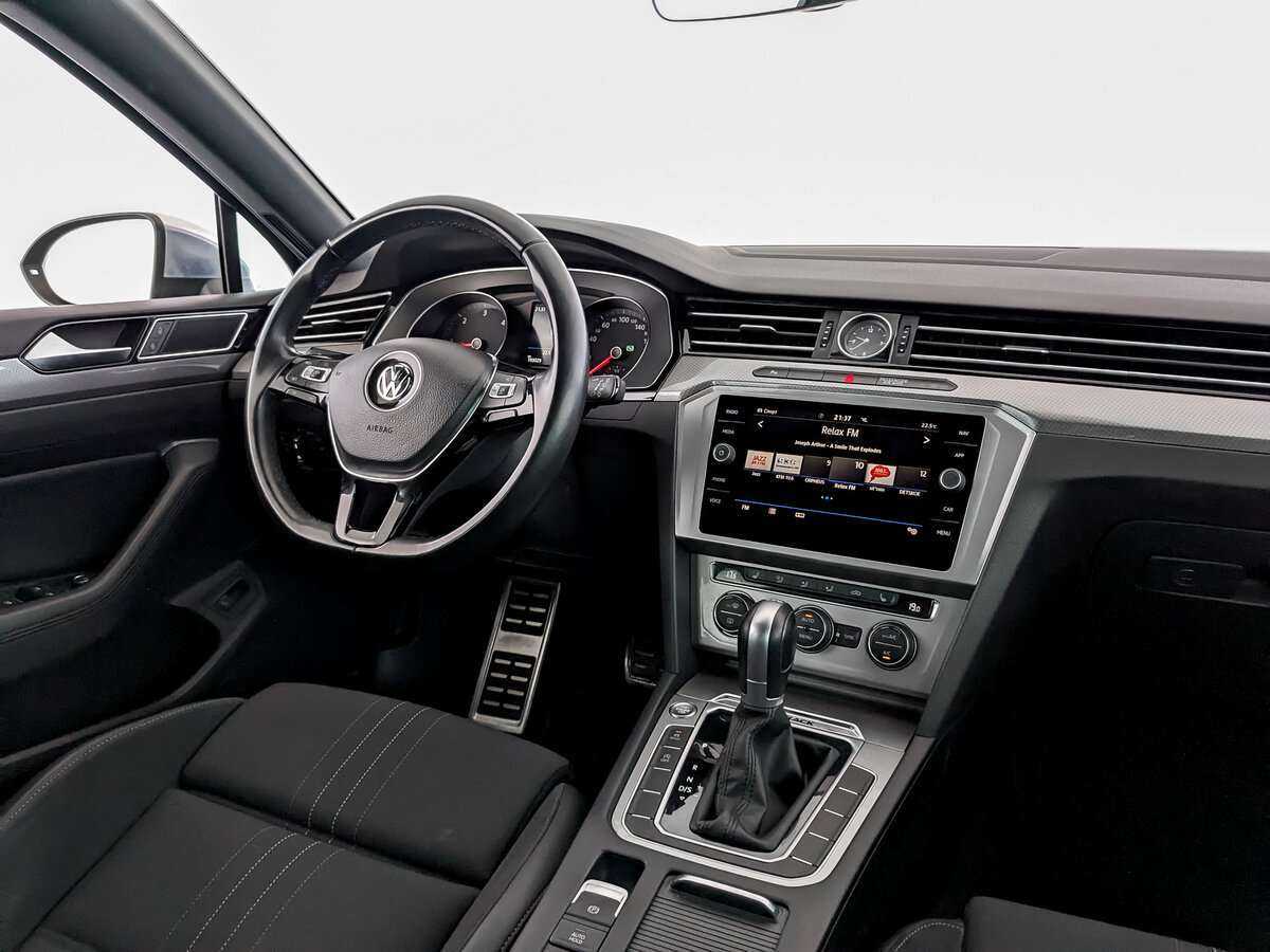 Volkswagen Passat с пробегом — 2018 год. Фото: #28