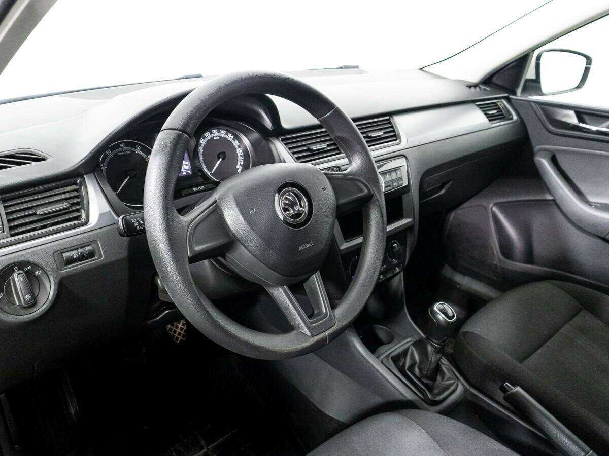 Skoda Rapid с пробегом — 2017 год. Фото: #10