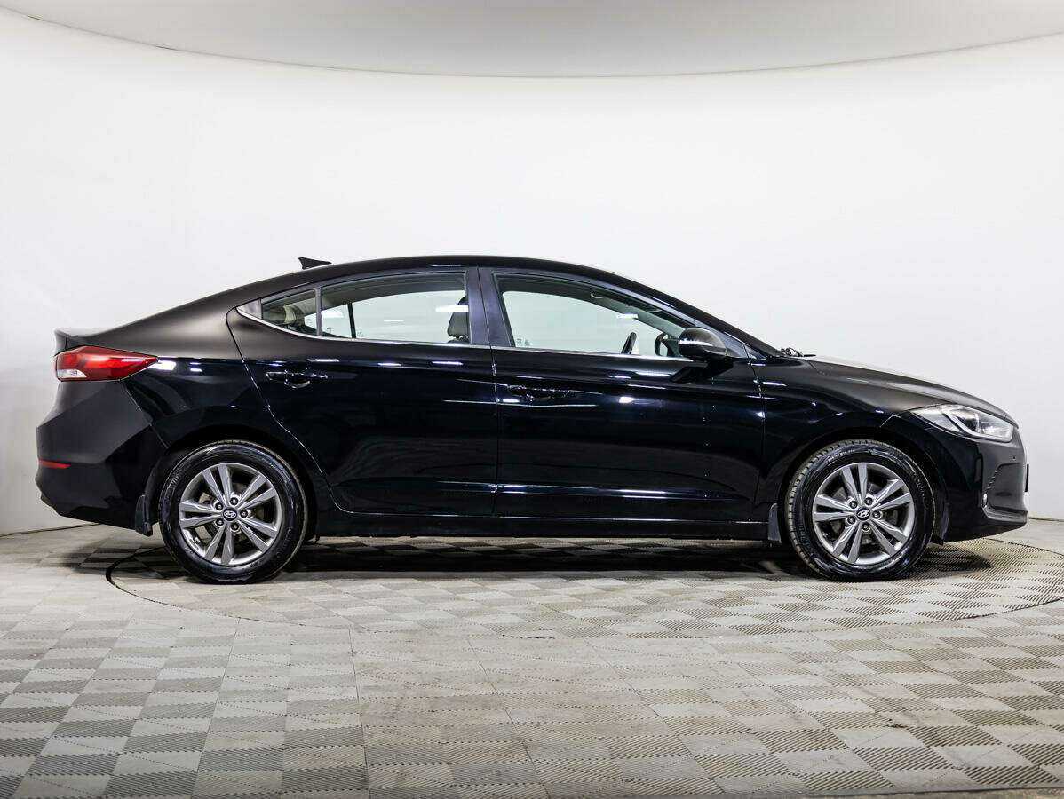 Hyundai Elantra с пробегом — 2018 год. Фото: #2