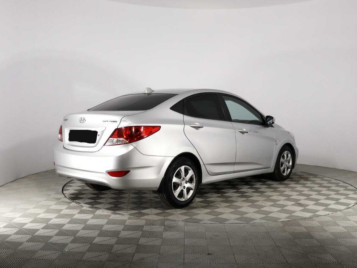 Hyundai Solaris с пробегом — 2012 год. Фото: #7