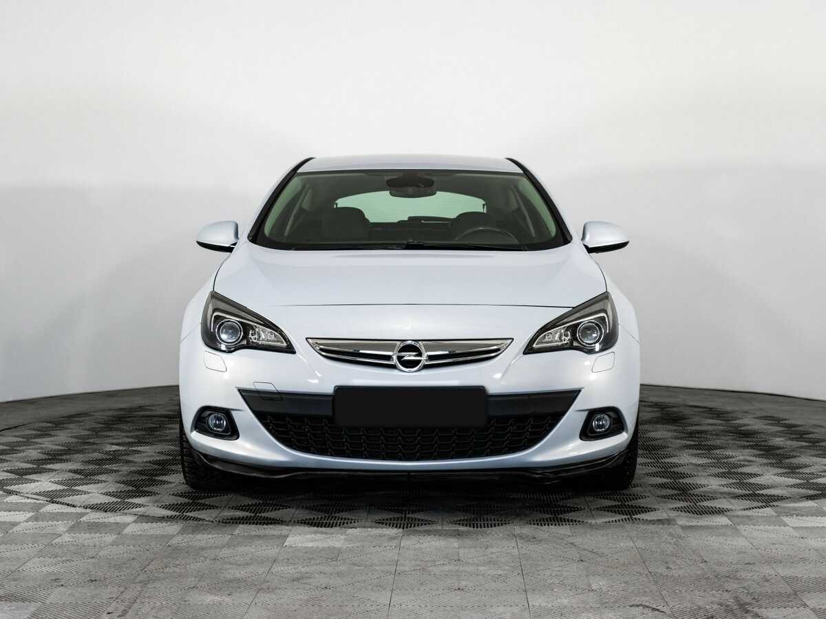 Opel Astra с пробегом — 2012 год. Фото: #1