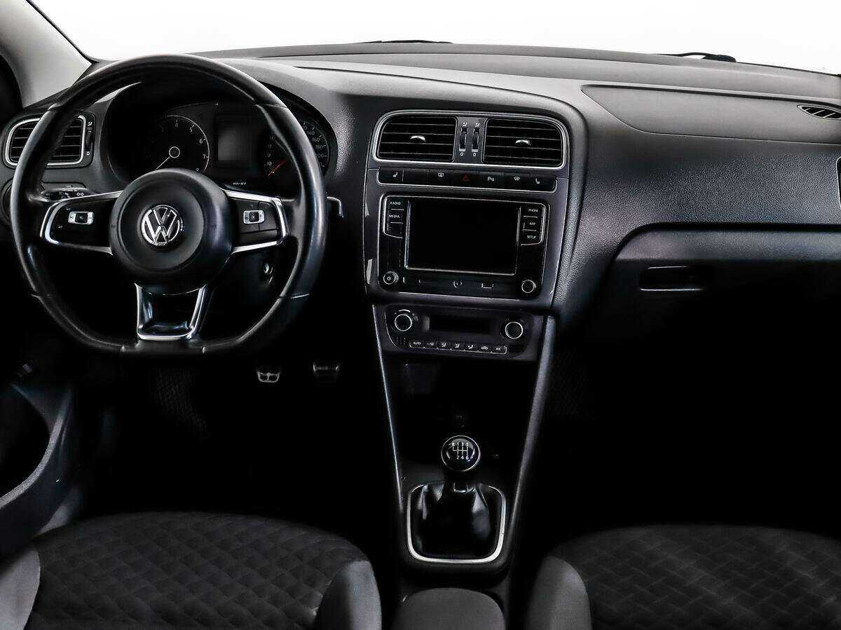 Volkswagen Polo с пробегом — 2018 год. Фото: #11