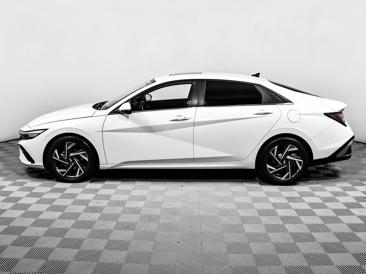 Hyundai Elantra с пробегом — 2023 год. Фото: #7