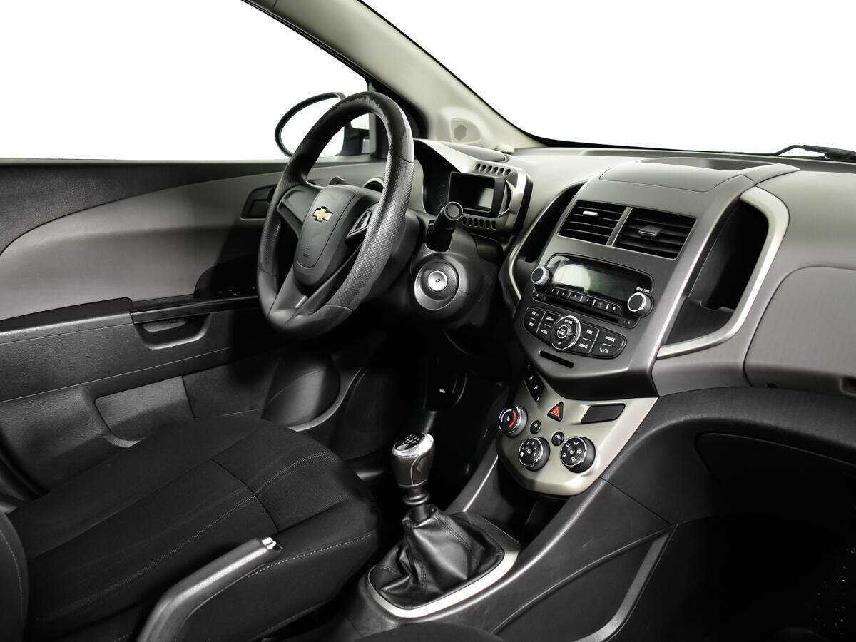 Chevrolet Aveo с пробегом — 2012 год. Фото: #8