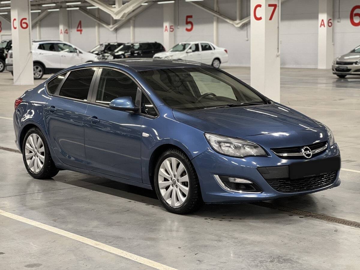 Opel Astra с пробегом — 2013 год. Фото: #2