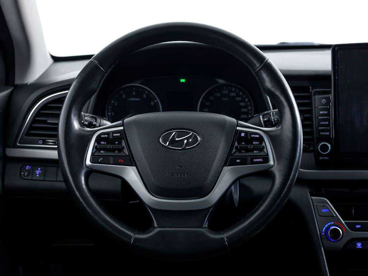 Hyundai Elantra с пробегом — 2018 год. Фото: #17