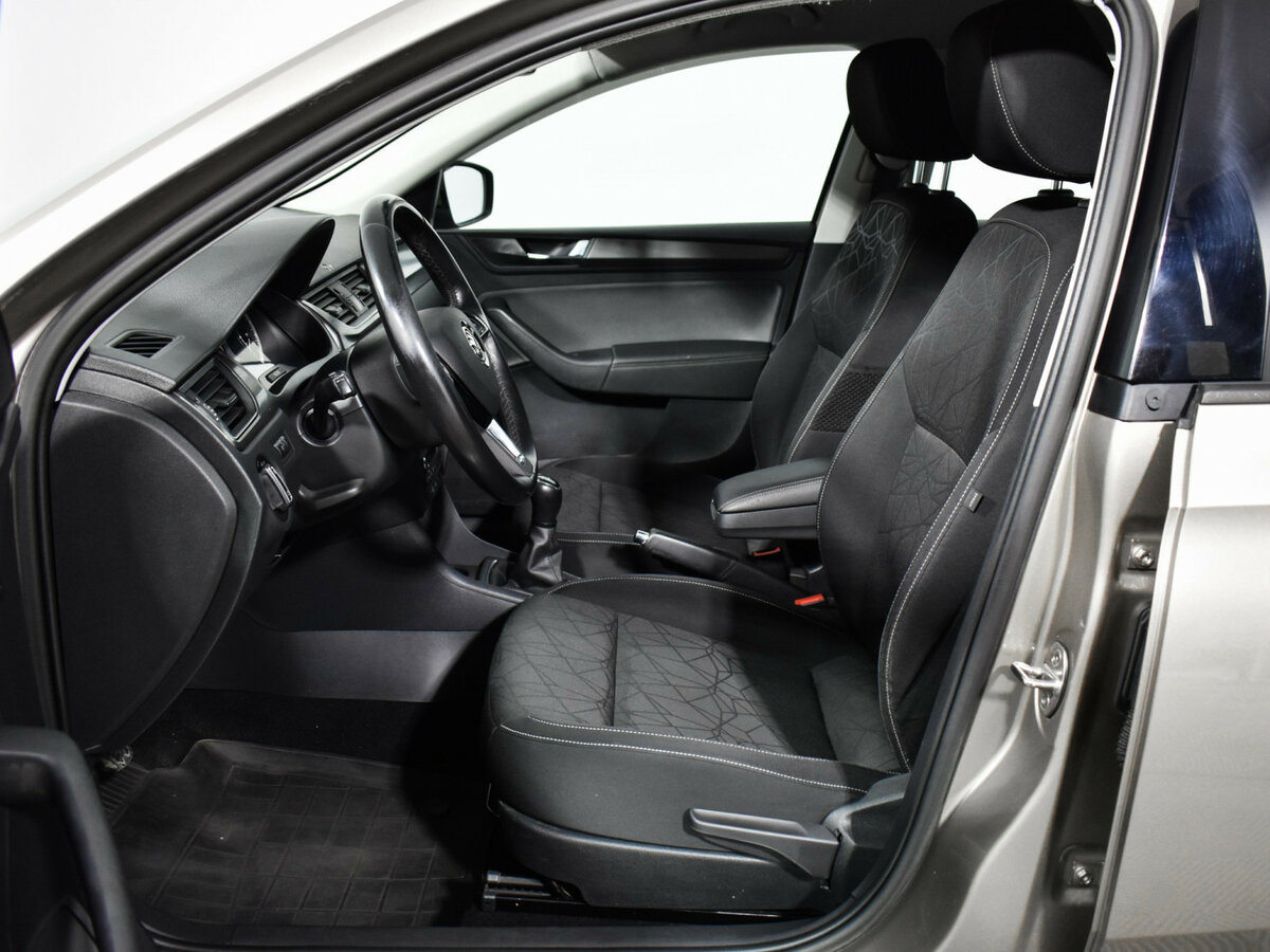 Skoda Rapid с пробегом — 2019 год. Фото: #9