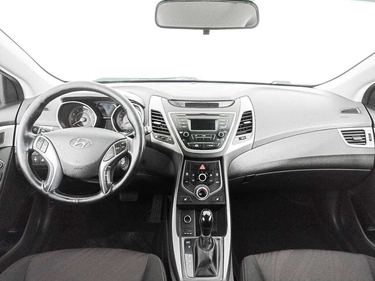 Hyundai Elantra с пробегом — 2015 год. Фото: #9