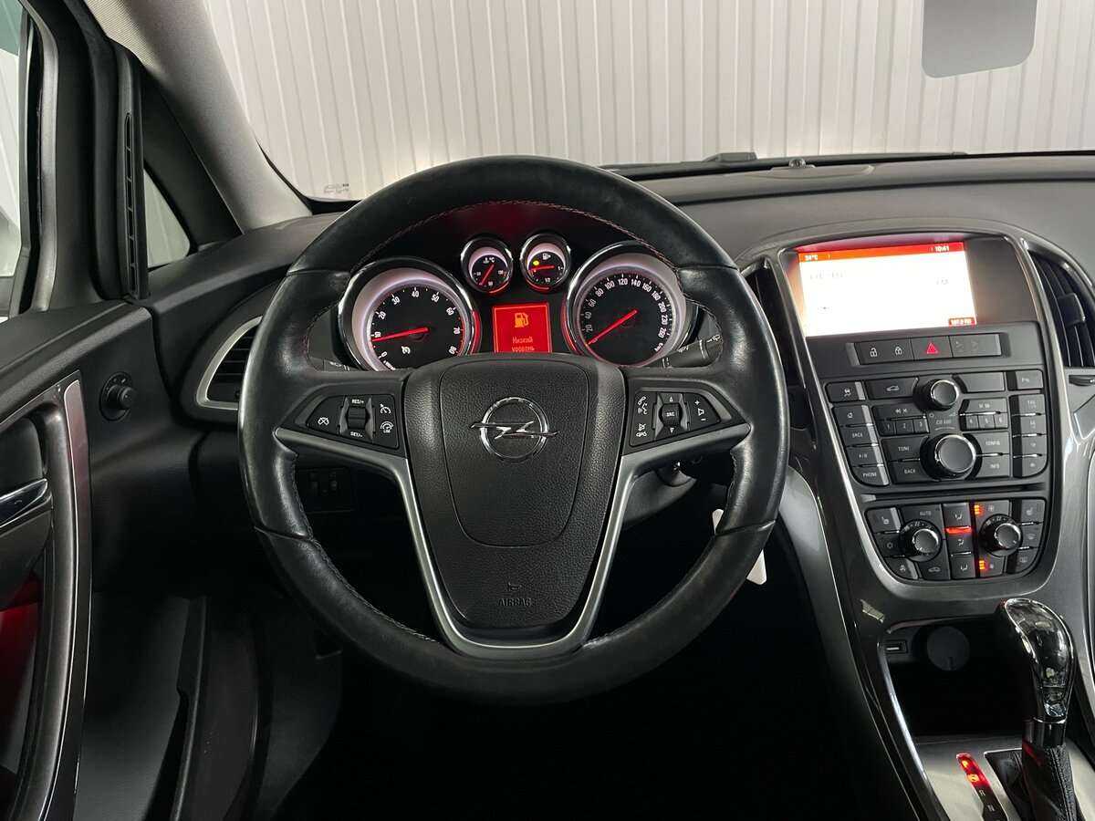 Opel Astra с пробегом — 2014 год. Фото: #9