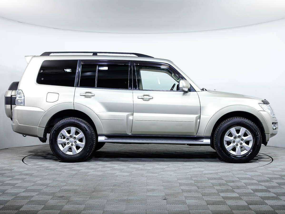 Mitsubishi Pajero с пробегом — 2014 год. Фото: #2