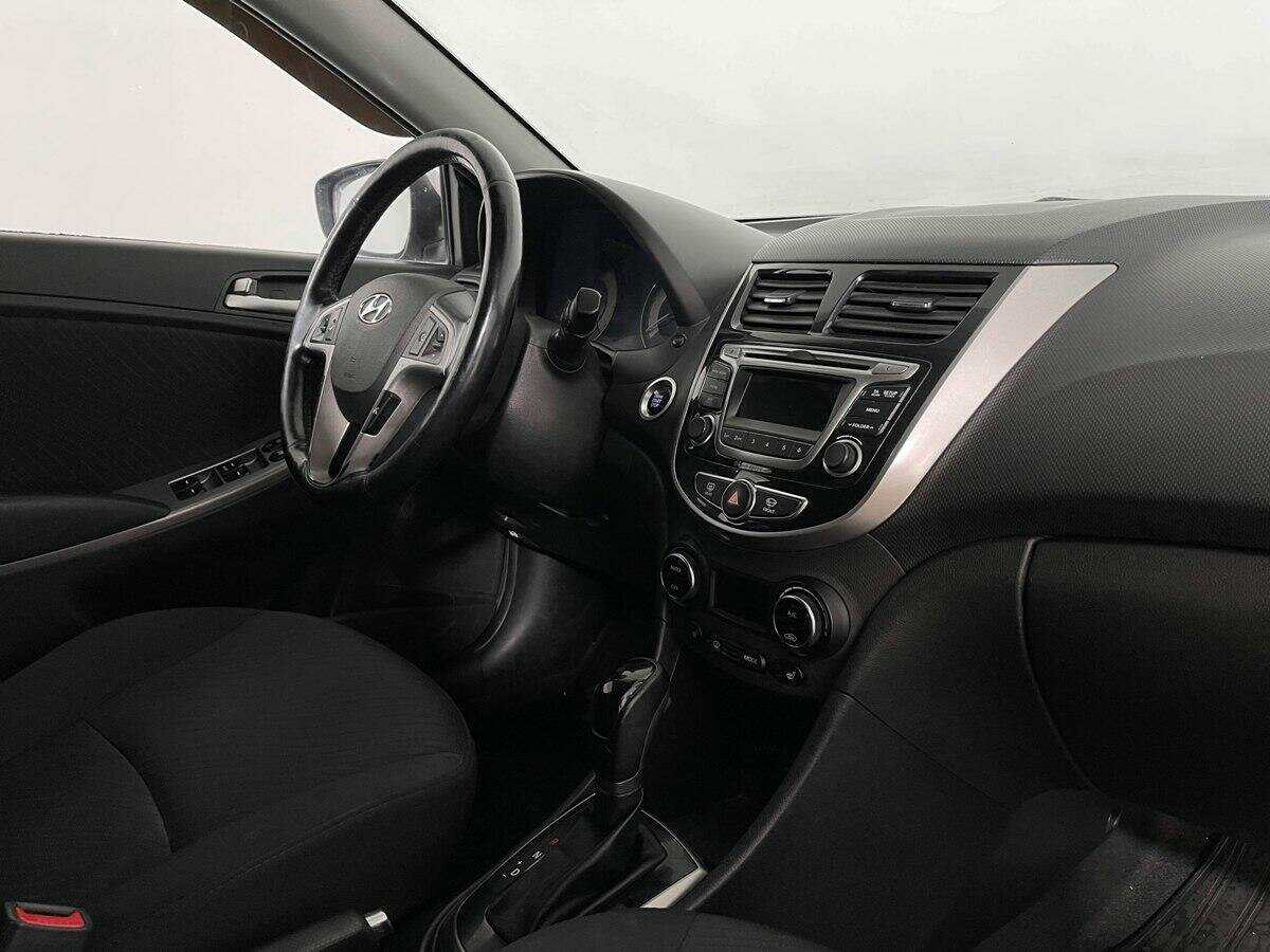 Hyundai Solaris с пробегом — 2014 год. Фото: #6
