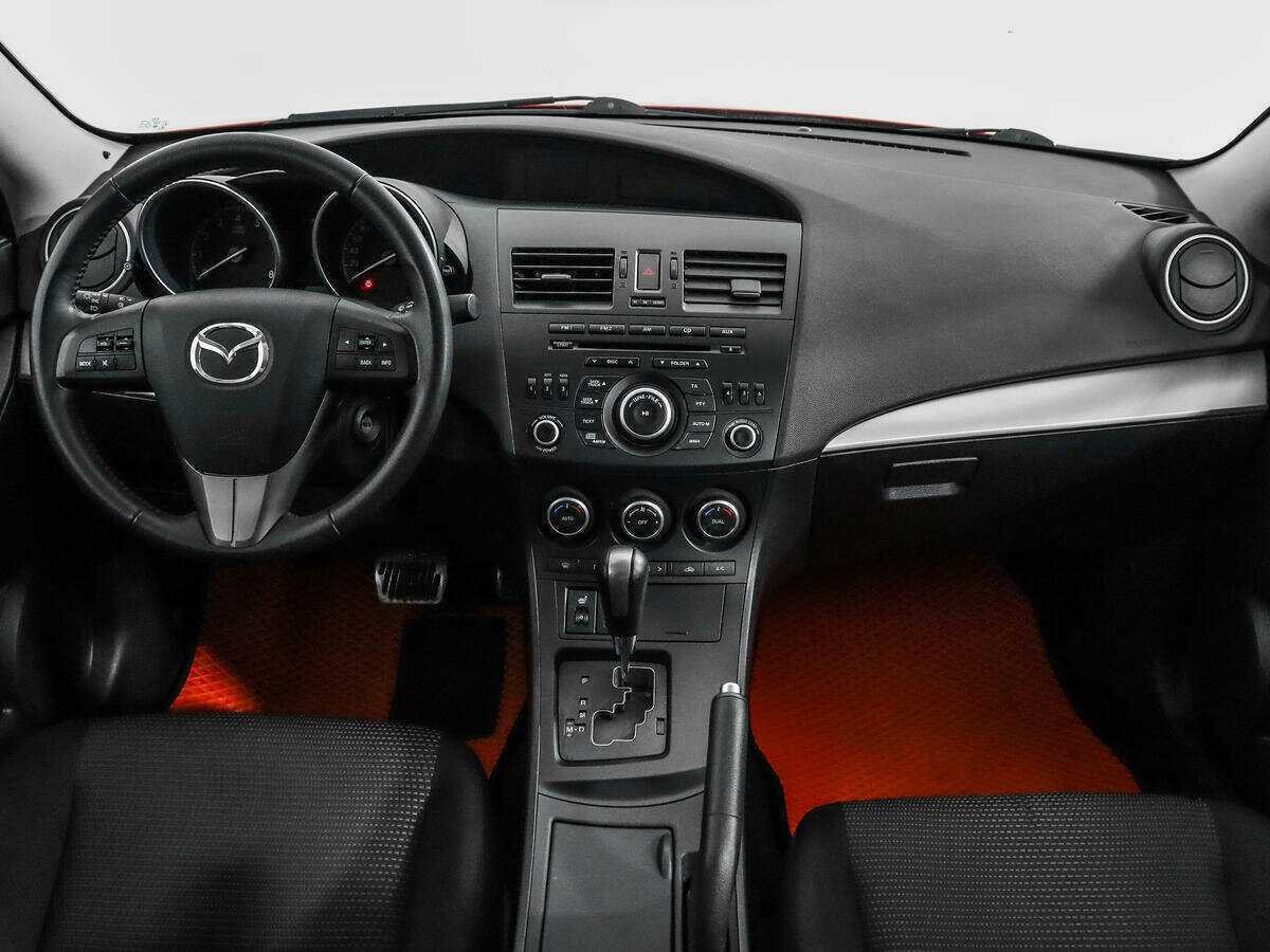 Mazda 3 с пробегом — 2012 год. Фото: #11