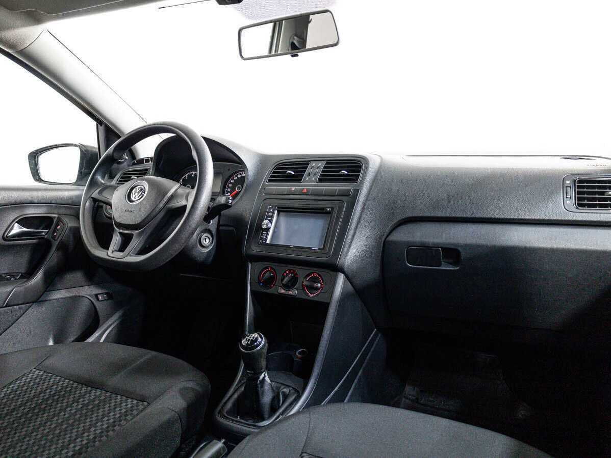 Volkswagen Polo с пробегом — 2015 год. Фото: #7