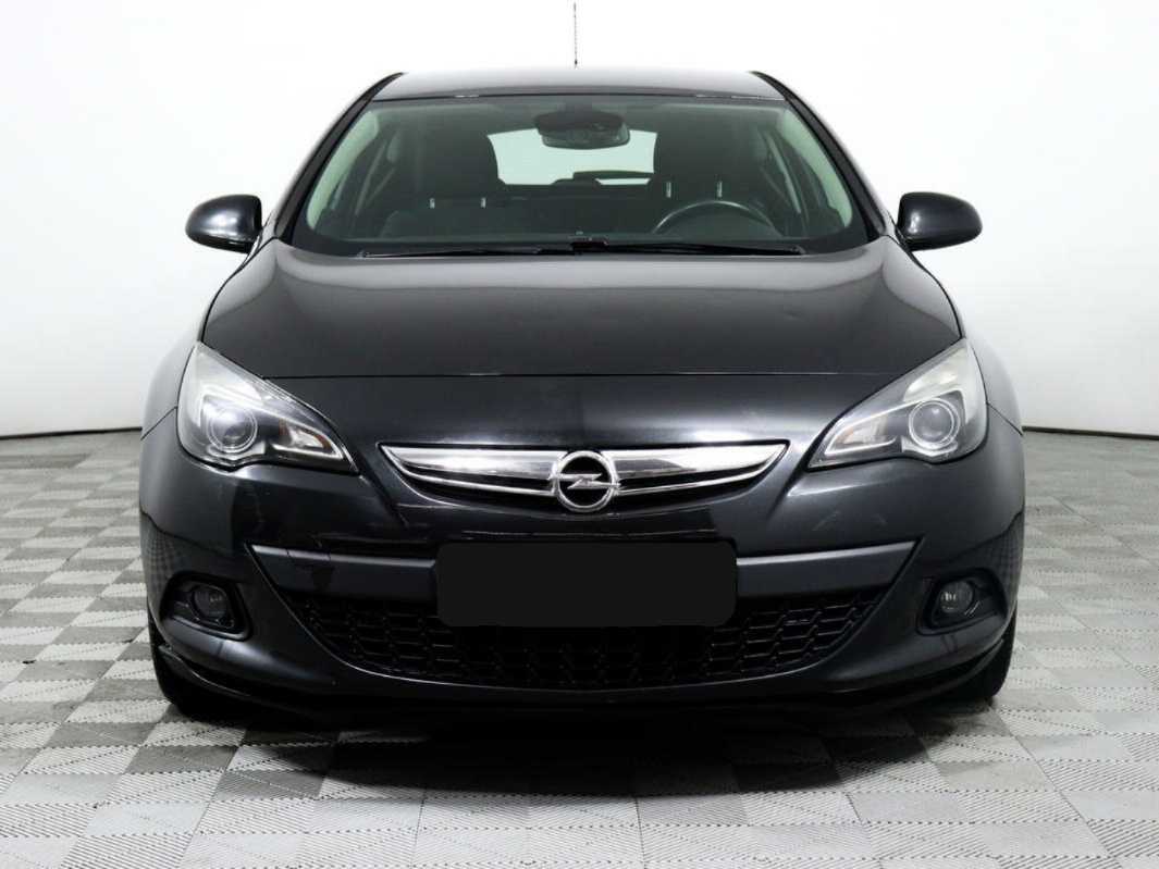 Opel Astra с пробегом — 2012 год. Фото: #1