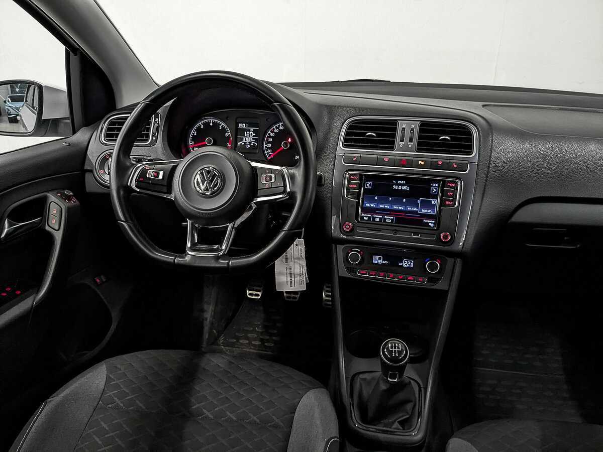 Volkswagen Polo с пробегом — 2018 год. Фото: #29